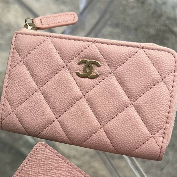 Chanel quilted lambskin zip around coin pouch - Picture 1 of 9